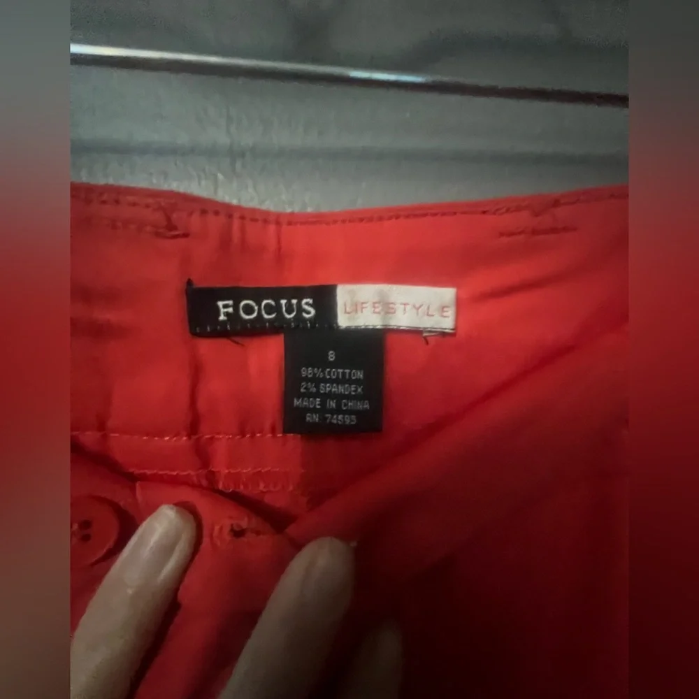 Women's Red Capri Pants NWT - Picture 5 of 5